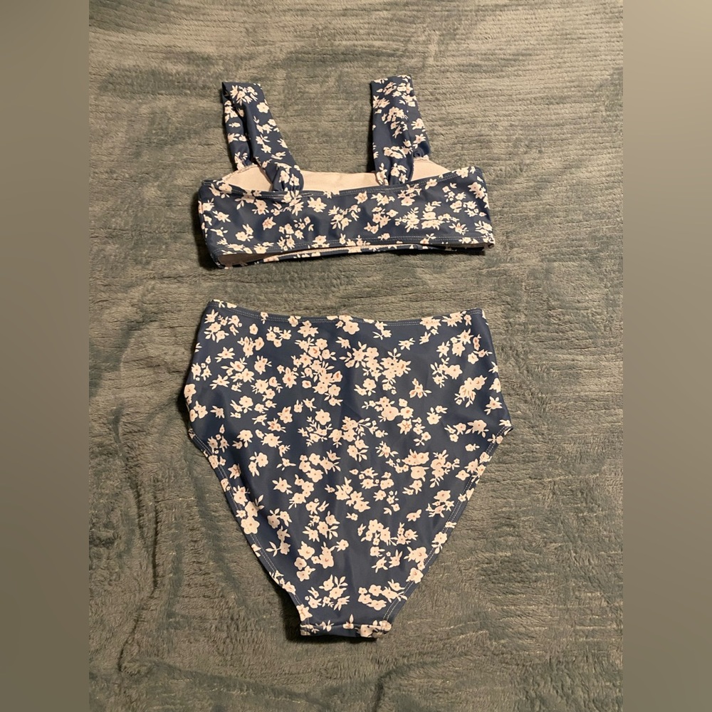 bikini - Picture 3 of 3